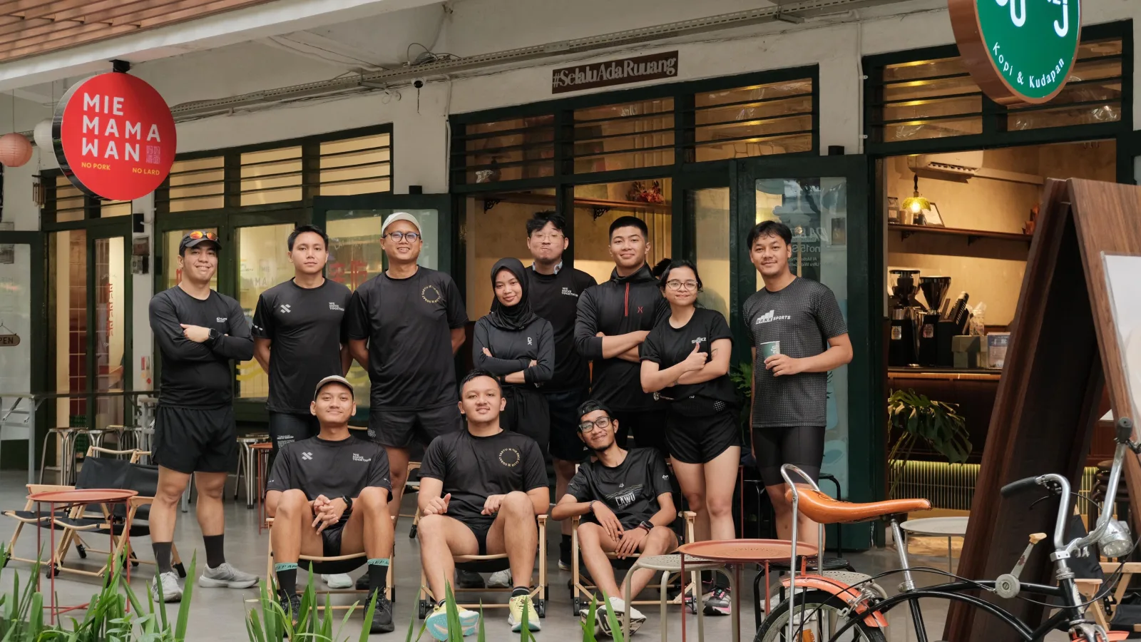 No Pace Club runners enjoying a community run together